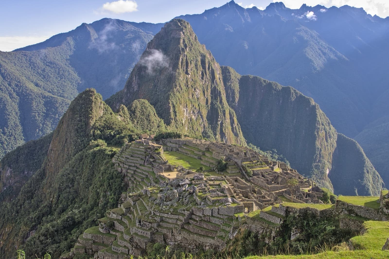 Le site inca du Machu Picchu perché dans les Andes