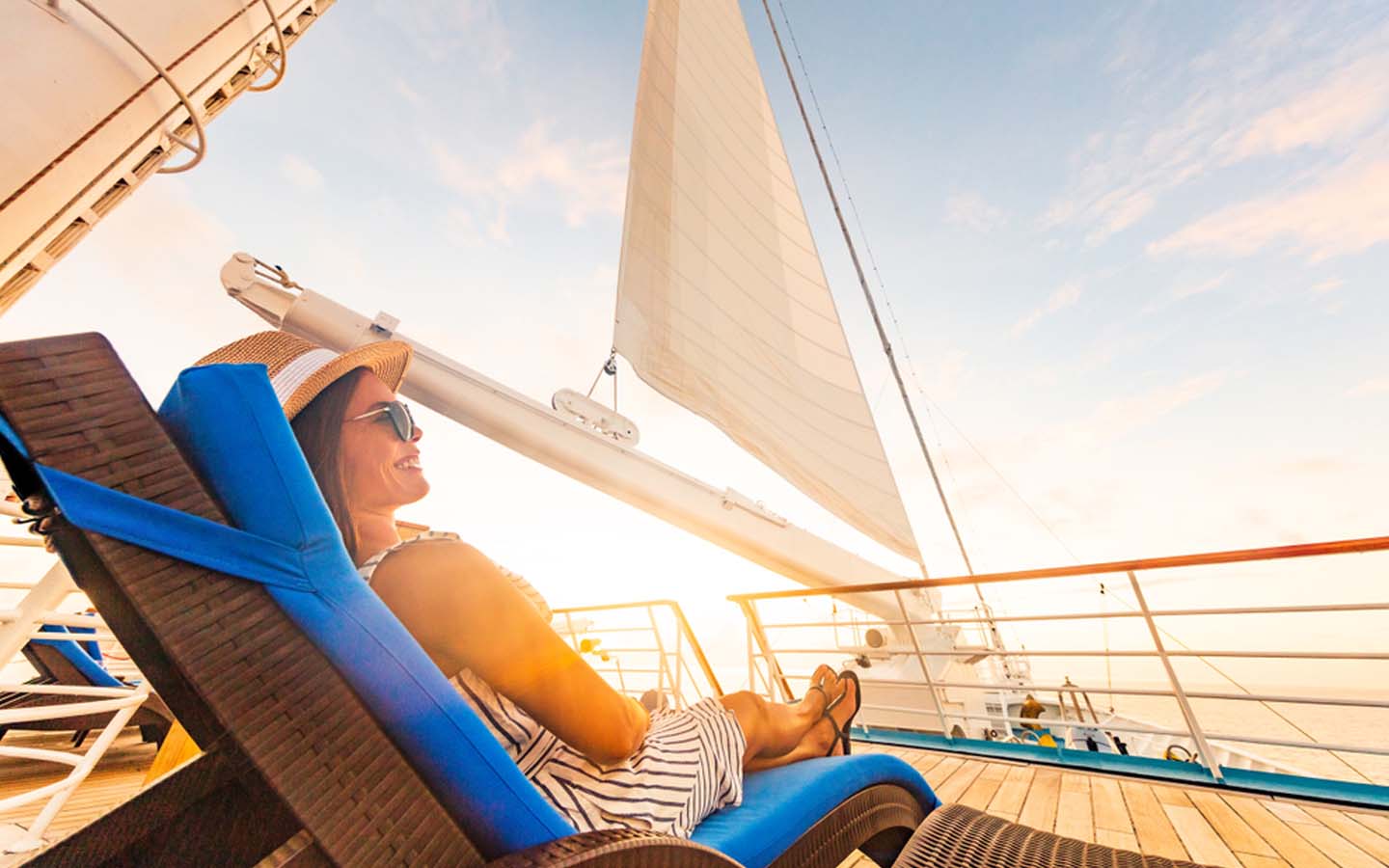 RÊVES DE VOYAGES Agence De Voyages Rennes Woman On A Cruise Sun Deck 400
